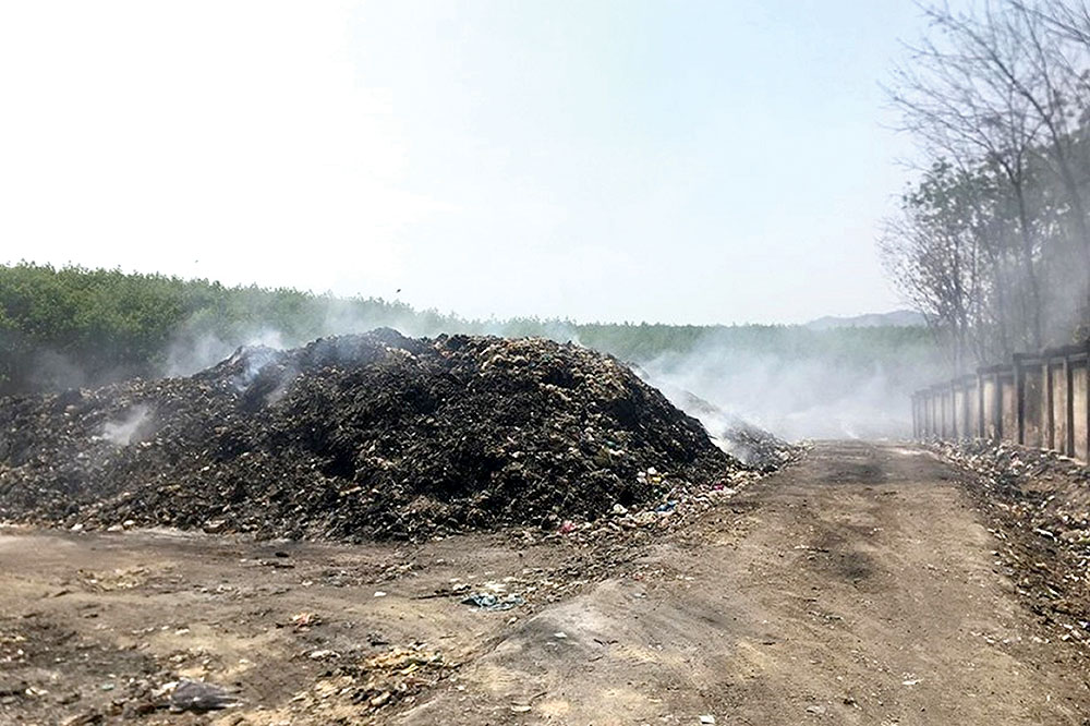 Một số bãi rác ở tỉnh Kon Tum không được xử lý, mà đốt “lộ thiên”	ảnh: k.n