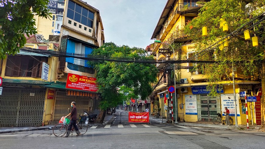 Ngắm một Hà Nội vắng vẻ những ngày giãn cách xã hội | Đời sống | Vietnam+ (VietnamPlus)