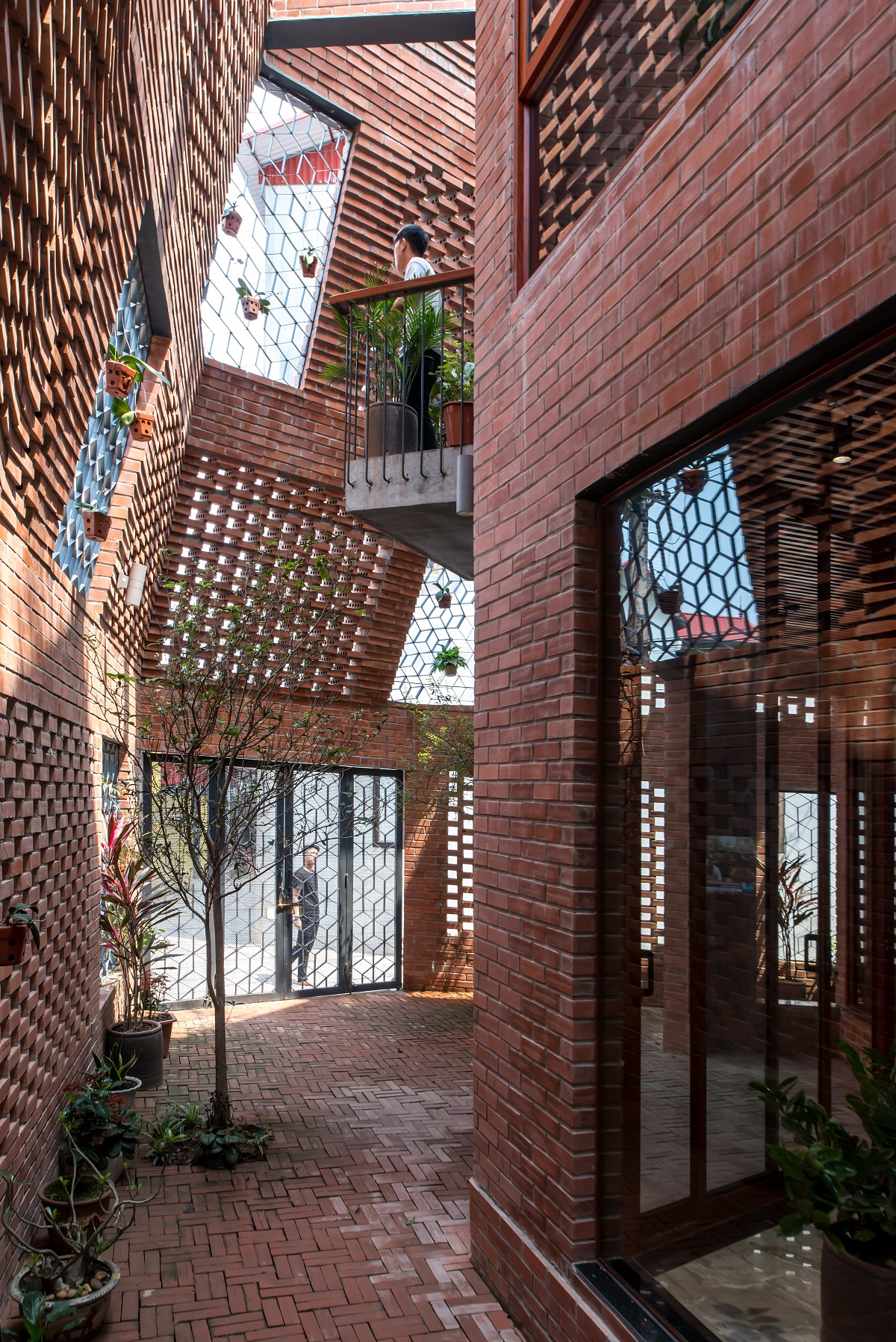 “Nơi chốn của gạch và ngói” – H&P Architects tham dự triển lãm Seoul Biennale of Architecture and Urbanism 2021 | Tạp chí Kiến trúc Việt Nam