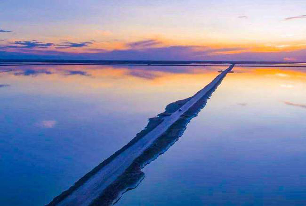 Ngoài lượng muối khổng lồ, Chaerhan còn được mệnh danh là hồ muối đẹp nhất Trung Quốc.