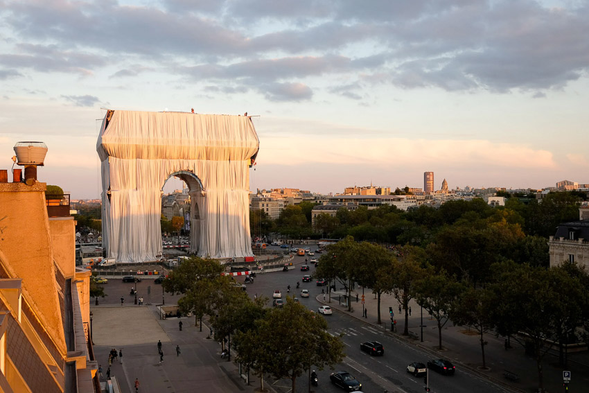 Khải Hoàn Môn được bọc vải bởi Christo và Jeanne-Claude ở thủ đô Paris