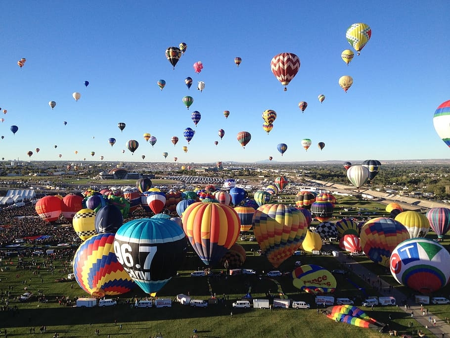Bristol Balloon Fiesta là lễ hội khinh khí cầu lớn nhất Châu Âu.