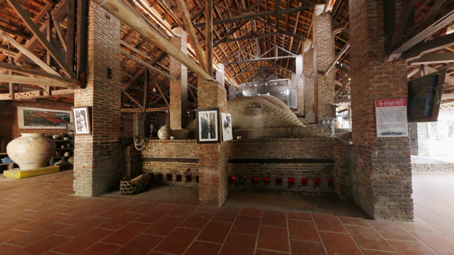 Làng gốm Bát Tràng nổi tiếng với nhiều du khách.