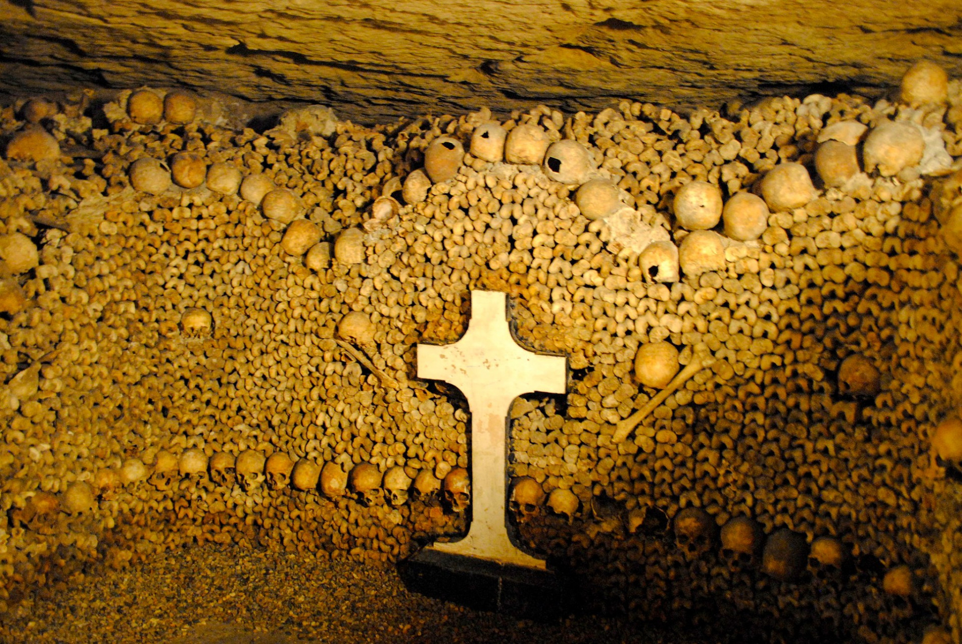 Sau 8 thế kỷ, nơi này chứa đầy những bộ xương hàng ngàn năm tuổi.