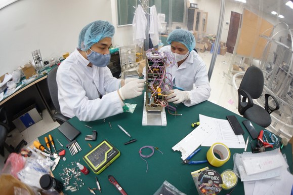 Các nhà khoa học chế tạo vệ tinh siêu nhỏ Nano Dragon
