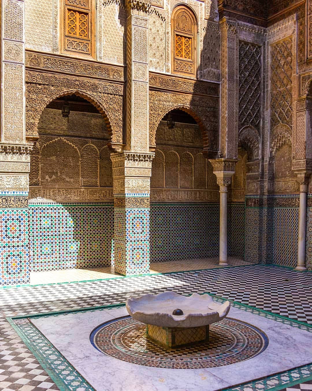 Những bức tường với kiến trúc và hoạ tiết độc đáo tại Fez.