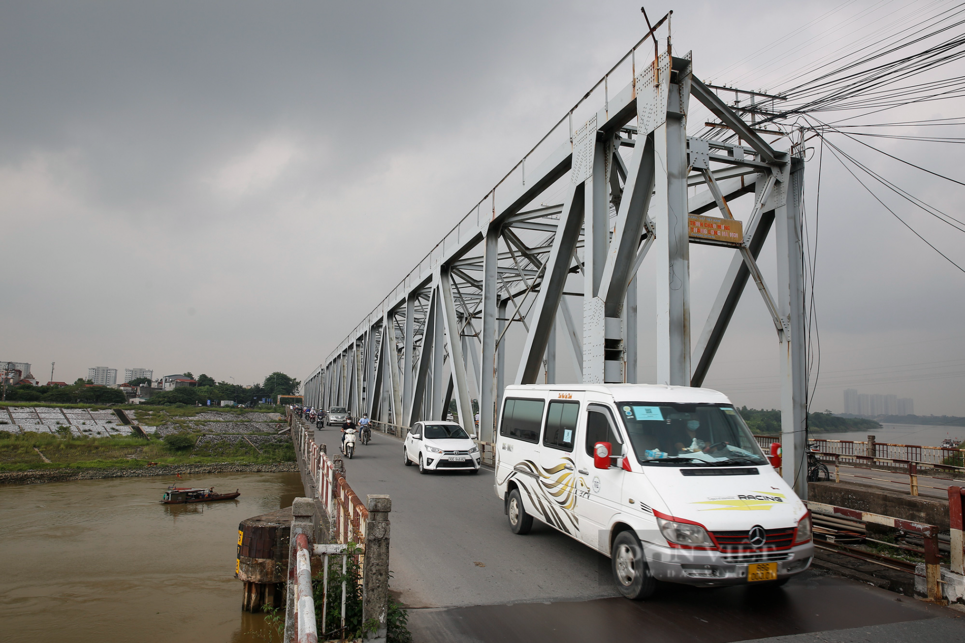 Hà Nội: Cận cảnh cây cầu xuống cấp nghiêm trọng được đề xuất xây mới trị giá gần 1800 tỷ đồng - Ảnh 2.