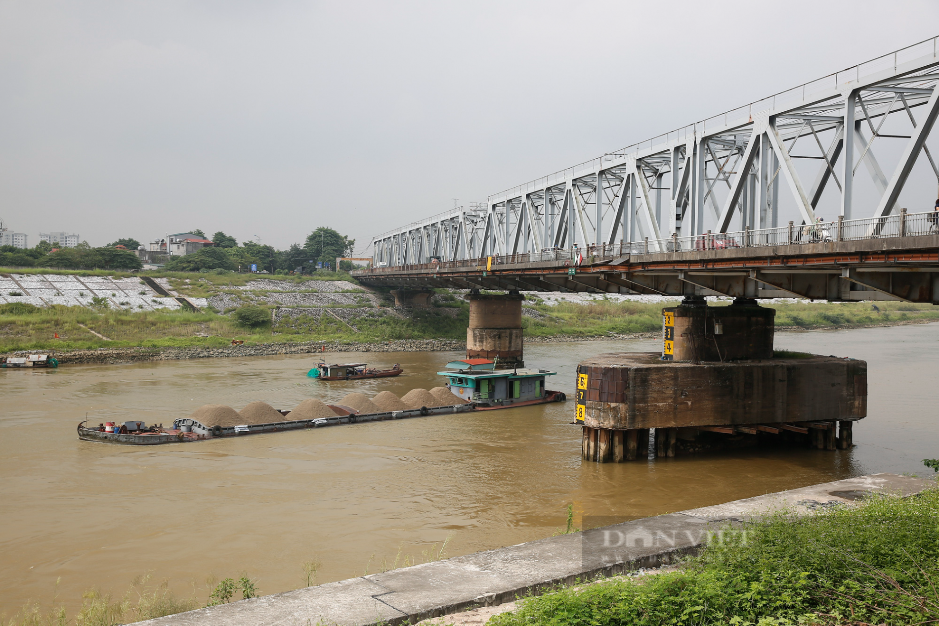 Hà Nội: Cận cảnh cây cầu xuống cấp nghiêm trọng được đề xuất xây mới trị giá gần 1800 tỷ đồng - Ảnh 9.