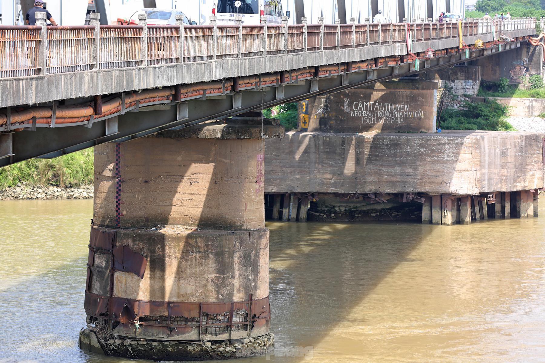 Cận cảnh cầu Đuống xuống cấp trầm trọng, Hà Nội đề xuất gần 1.800 tỷ xây dựng cầu mới ảnh 2