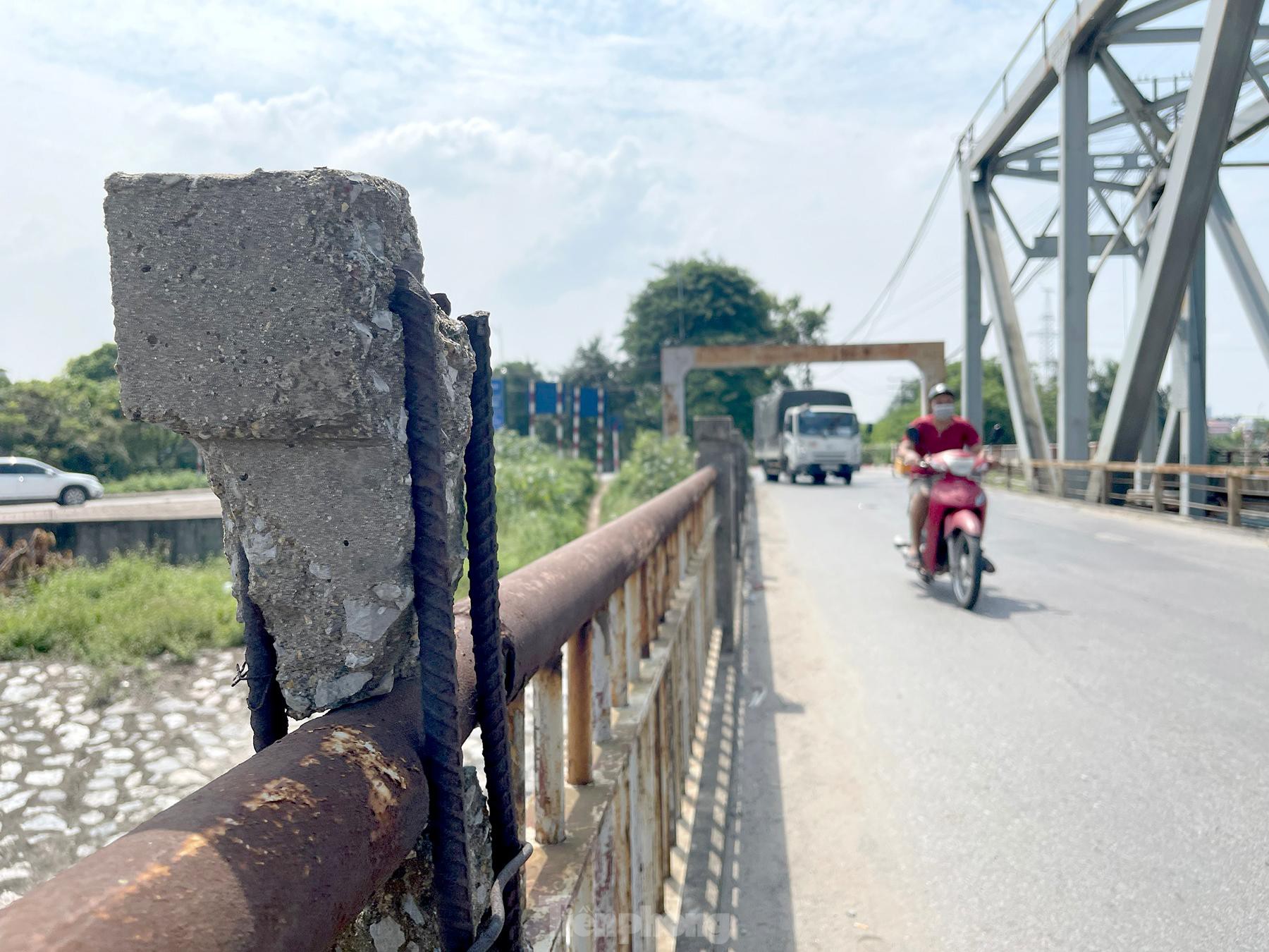 Cận cảnh cầu Đuống xuống cấp trầm trọng, Hà Nội đề xuất gần 1.800 tỷ xây dựng cầu mới ảnh 6