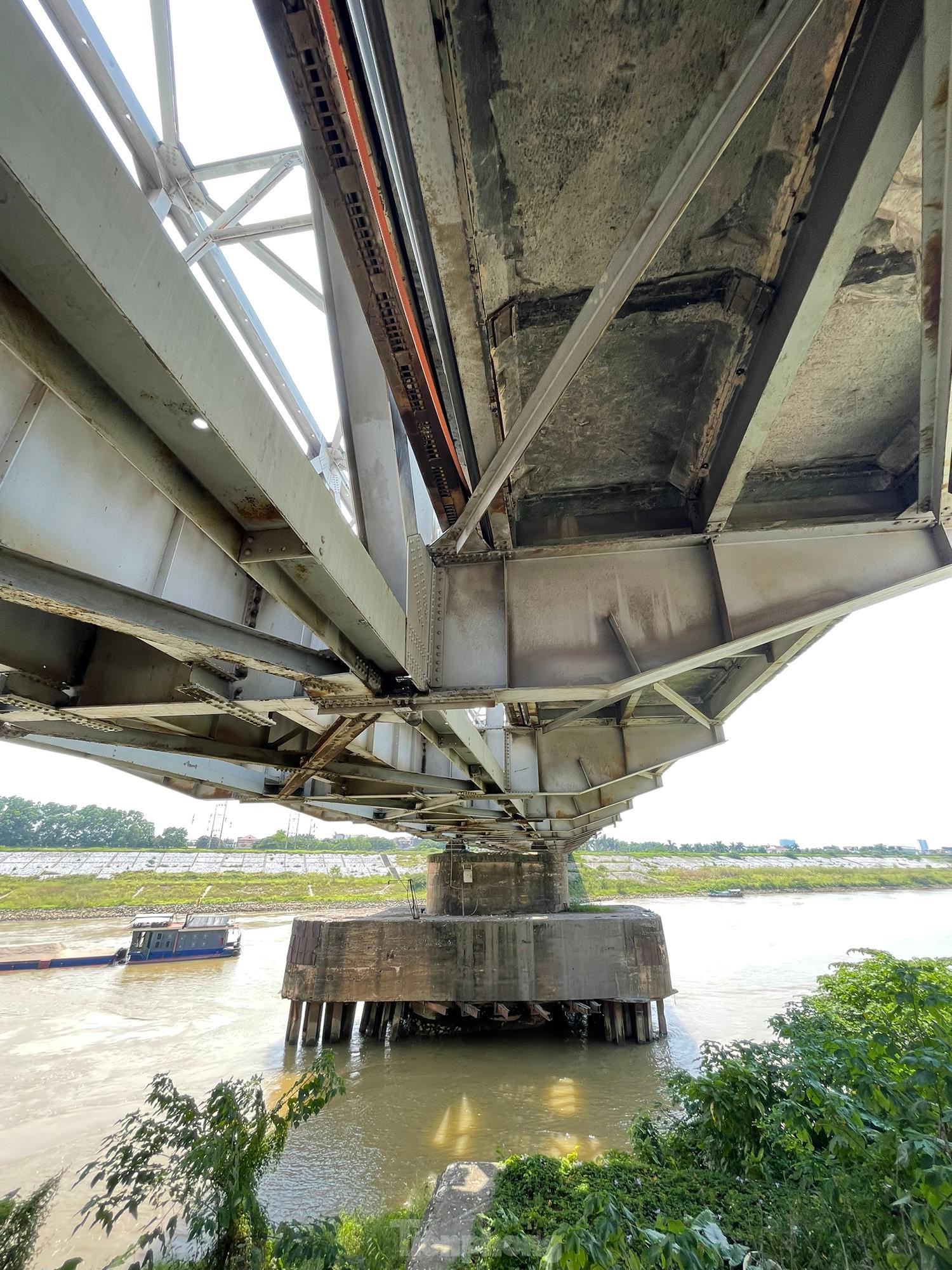 Cận cảnh cầu Đuống xuống cấp trầm trọng, Hà Nội đề xuất gần 1.800 tỷ xây dựng cầu mới ảnh 7