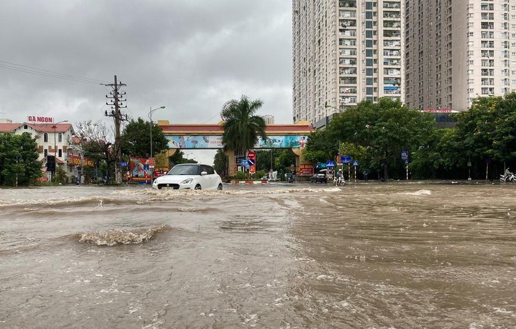 Thiên đường Bảo Sơn bị ngập nhiều giờ sau trận mưa lớn ảnh 1