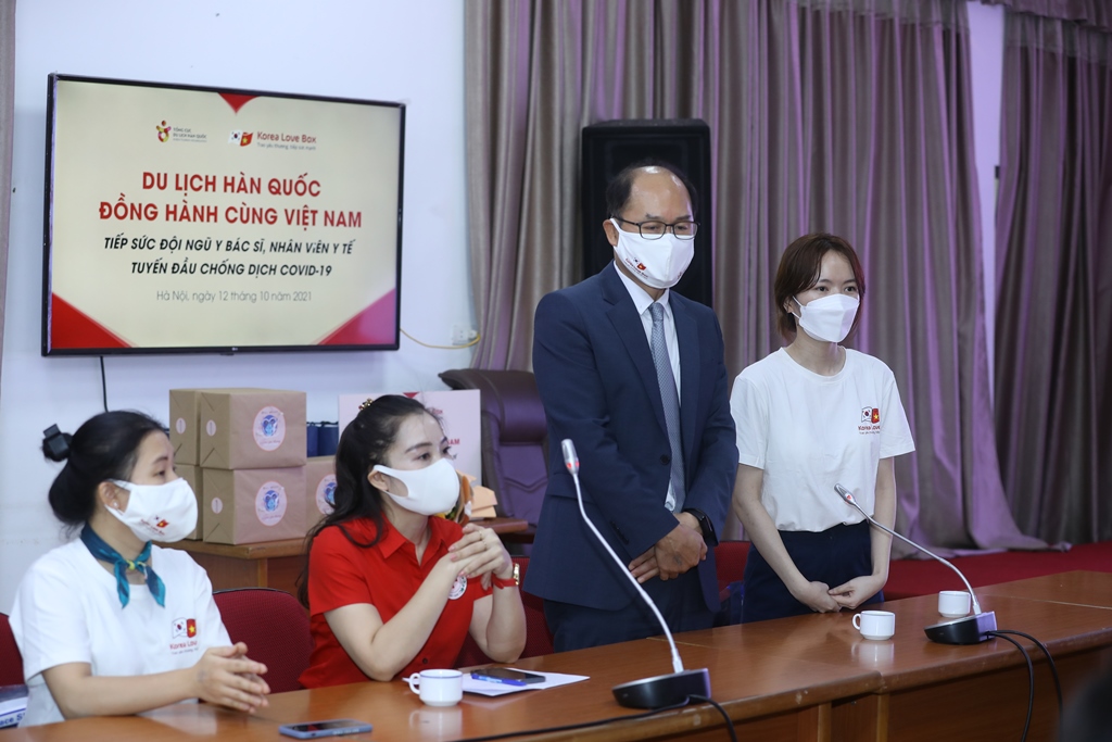Du lịch Hàn Quốc đồng hành cùng Việt Nam tiếp sức đội ngũ y bác sĩ tuyến đầu chống dịch