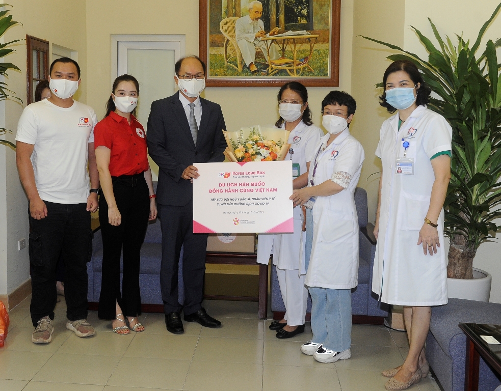 Du lịch Hàn Quốc đồng hành cùng Việt Nam tiếp sức đội ngũ y bác sĩ tuyến đầu chống dịch