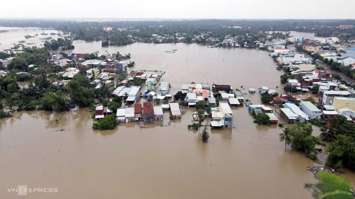 Hơn 3.000 ngôi nhà ở Tam Kỳ ngập nước