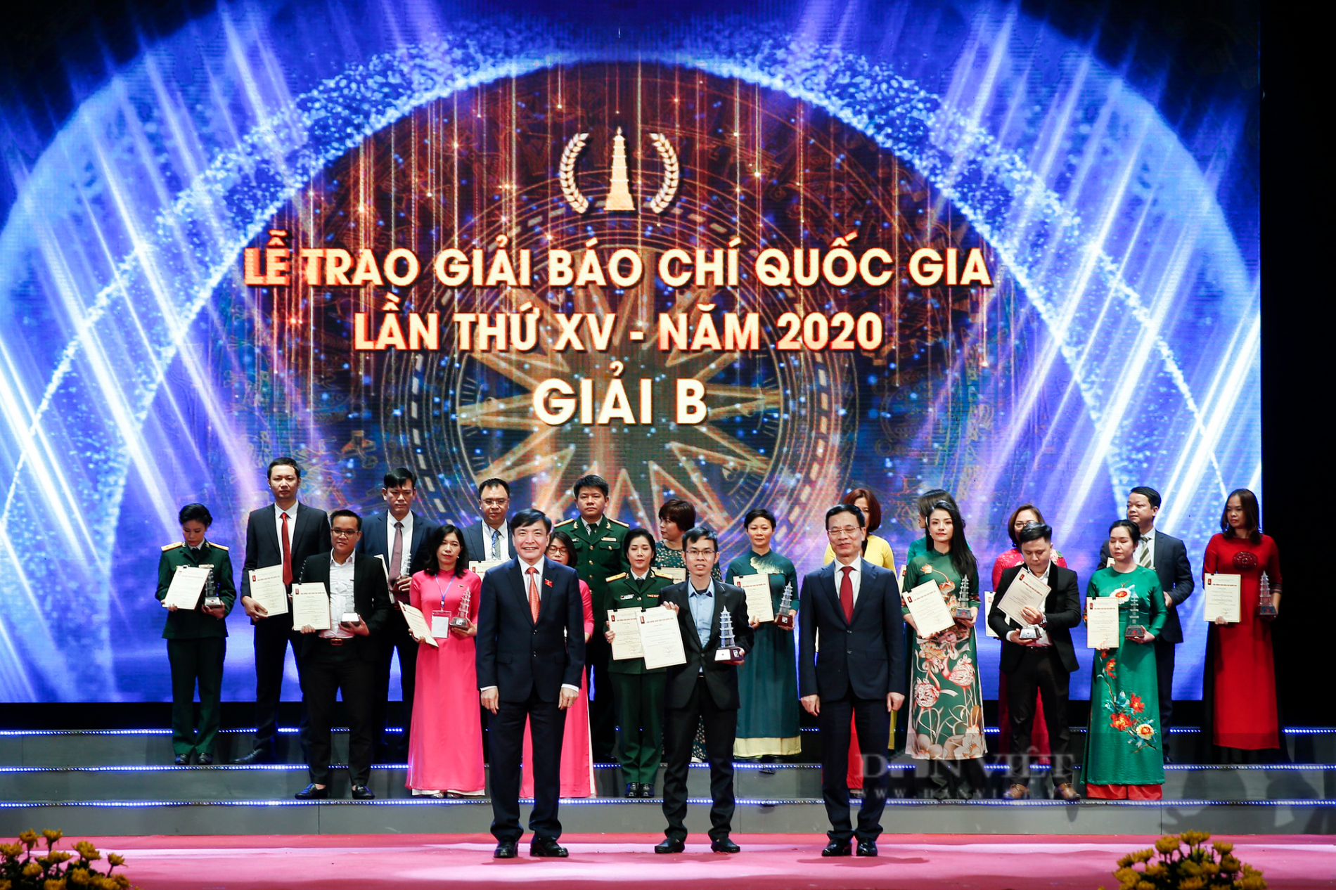 Ảnh: Chủ tịch nước Nguyễn Xuân Phúc dự Lễ trao Giải báo chí quốc gia lần thứ XV - năm 2020 - Ảnh 7.