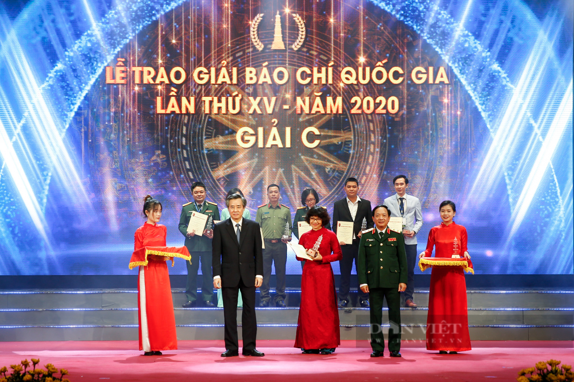 Ảnh: Chủ tịch nước Nguyễn Xuân Phúc dự Lễ trao Giải báo chí quốc gia lần thứ XV - năm 2020 - Ảnh 8.
