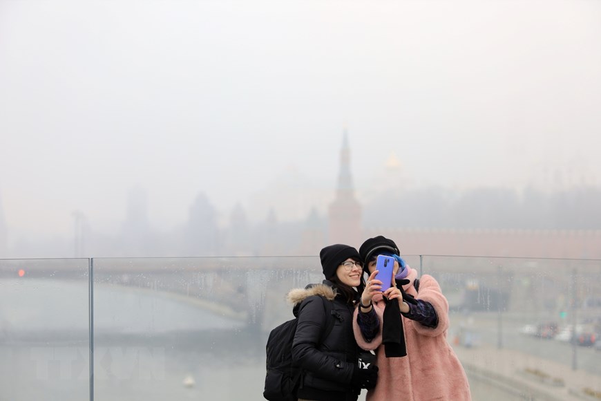 [Photo] Sương mù dày đặc bao phủ thủ đô Moskva của Nga | Môi trường | Vietnam+ (VietnamPlus)
