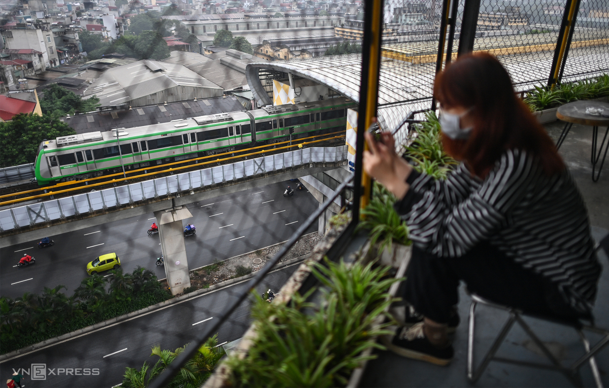 Người Hà Nội trải nghiệm tàu điện trên cao