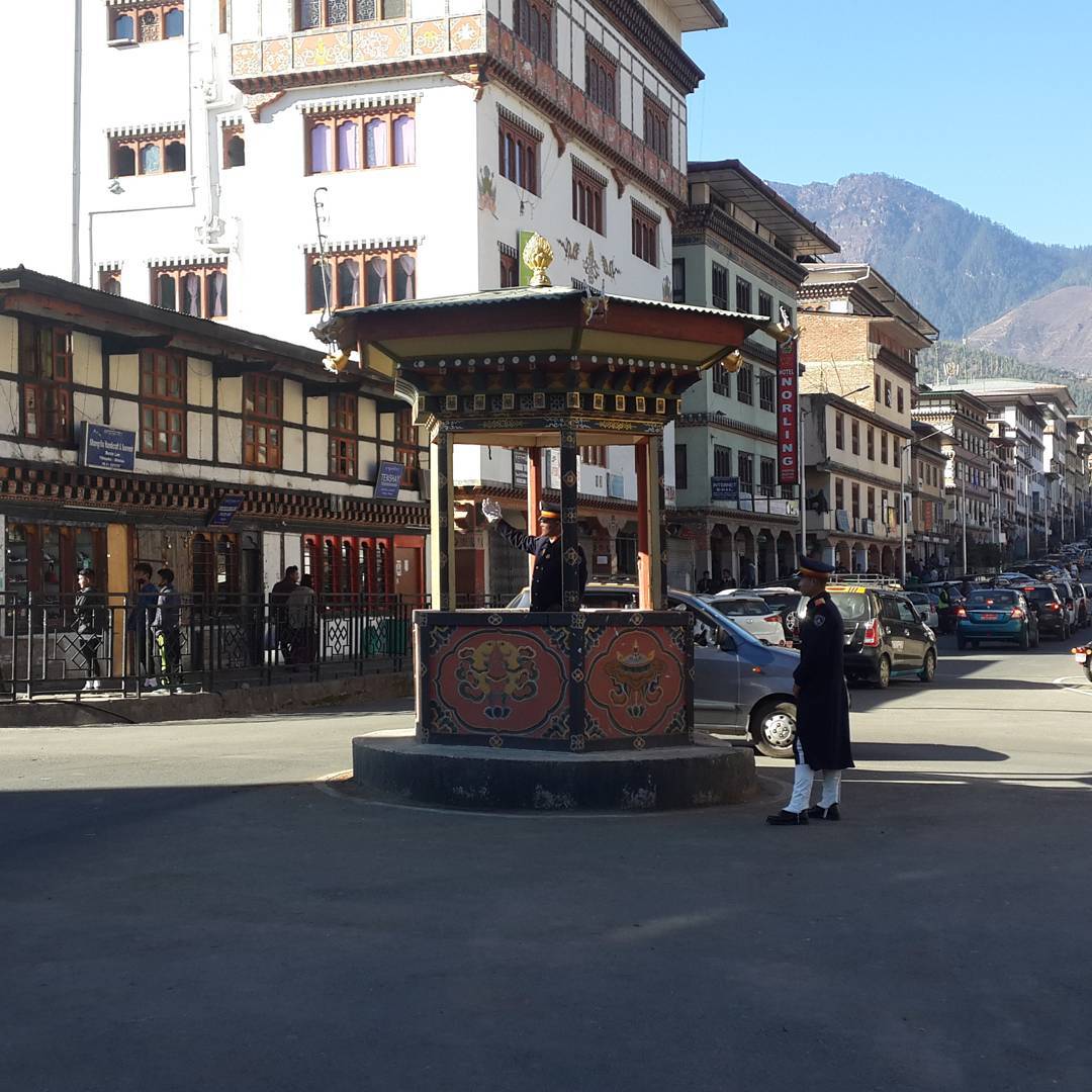 Khung cảnh yên bình trên một tuyến đường Bhutan. Ảnh: @al_bertico