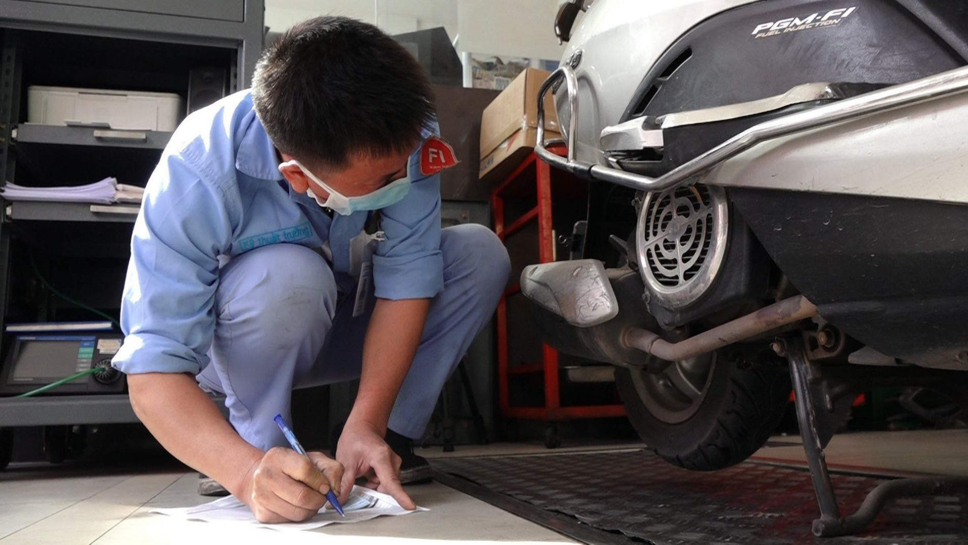 Cận cảnh điểm đo khí thải, đổi xe máy cũ lấy xe mới ở Hà Nội ảnh 9