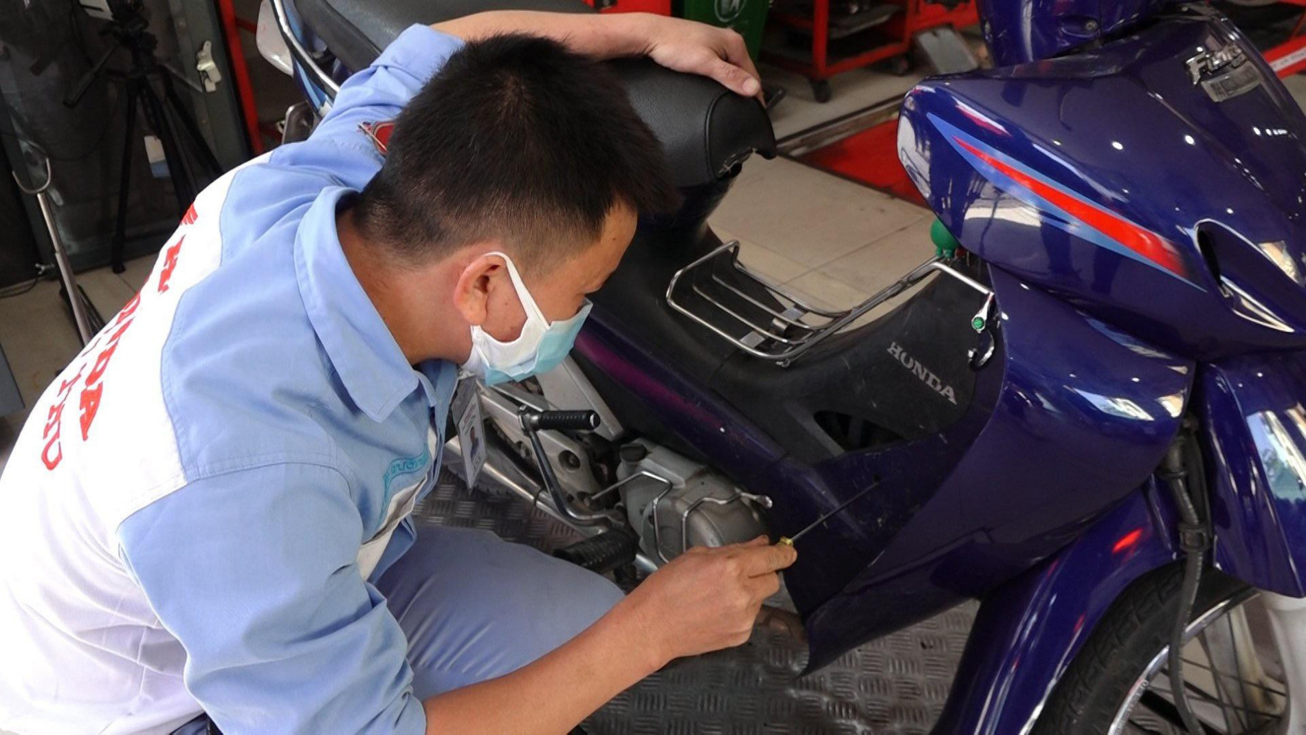 Cận cảnh điểm đo khí thải, đổi xe máy cũ lấy xe mới ở Hà Nội ảnh 12