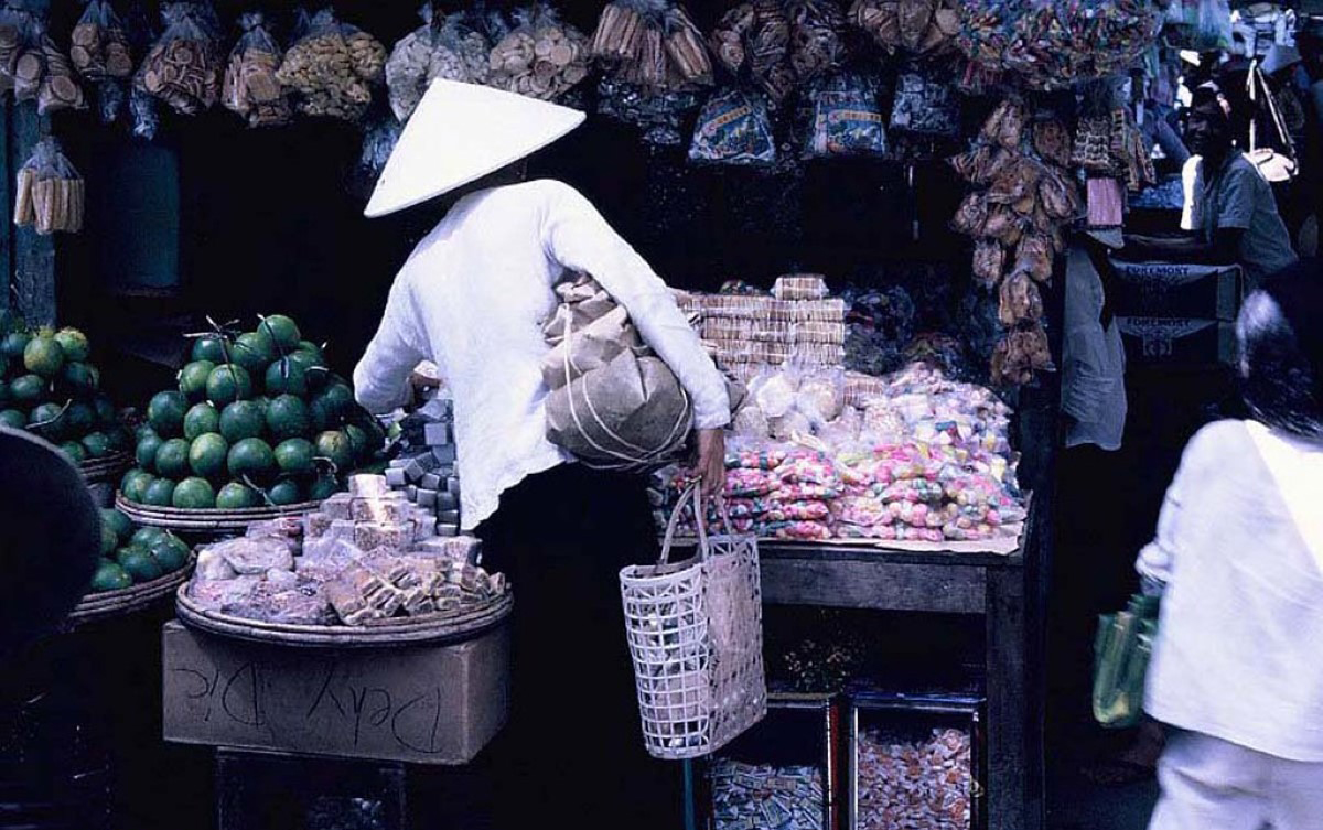 Chợ Hôm - Cả một thời thơ ấu, một trời thương nhớ