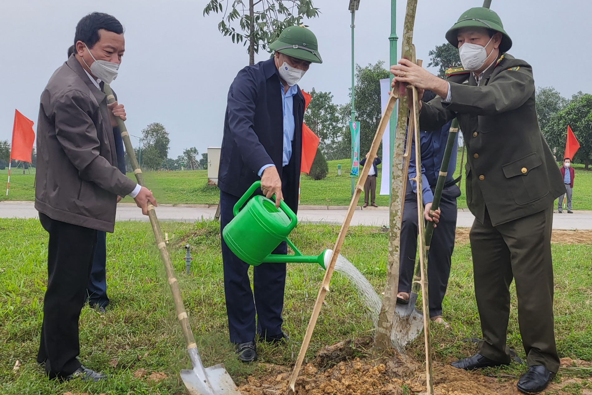 Môi trường - Trồng 100.000 cây phủ xanh thành phố Hà Tĩnh