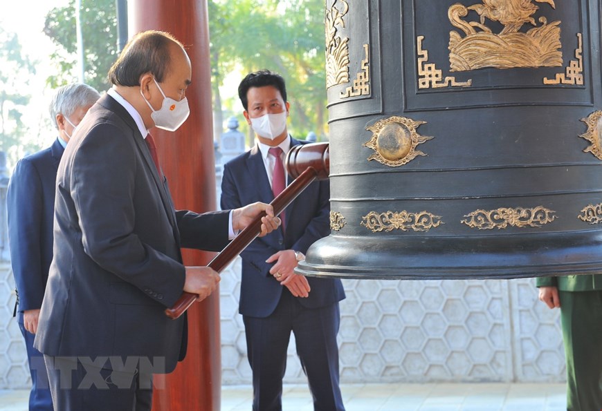 Chủ tịch nước viếng các Anh hùng liệt sỹ tại Nghĩa trang Vị Xuyên | Xã hội | Vietnam+ (VietnamPlus)