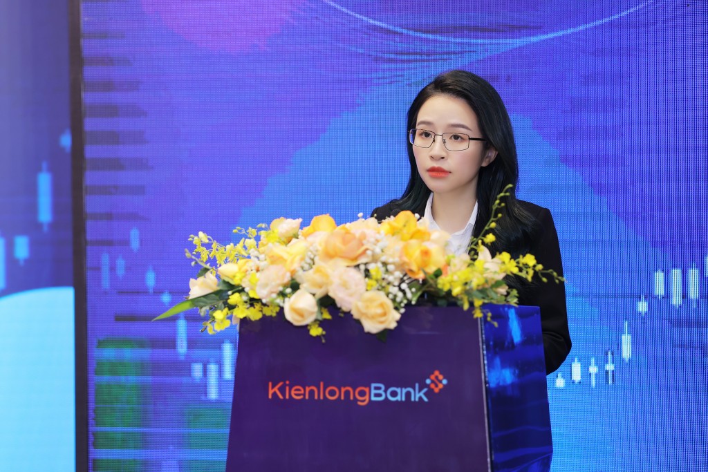Bà Trần Thị Thu Hằng - Chủ tịch HĐQT KienlongBank phát biểu tại Đại hội