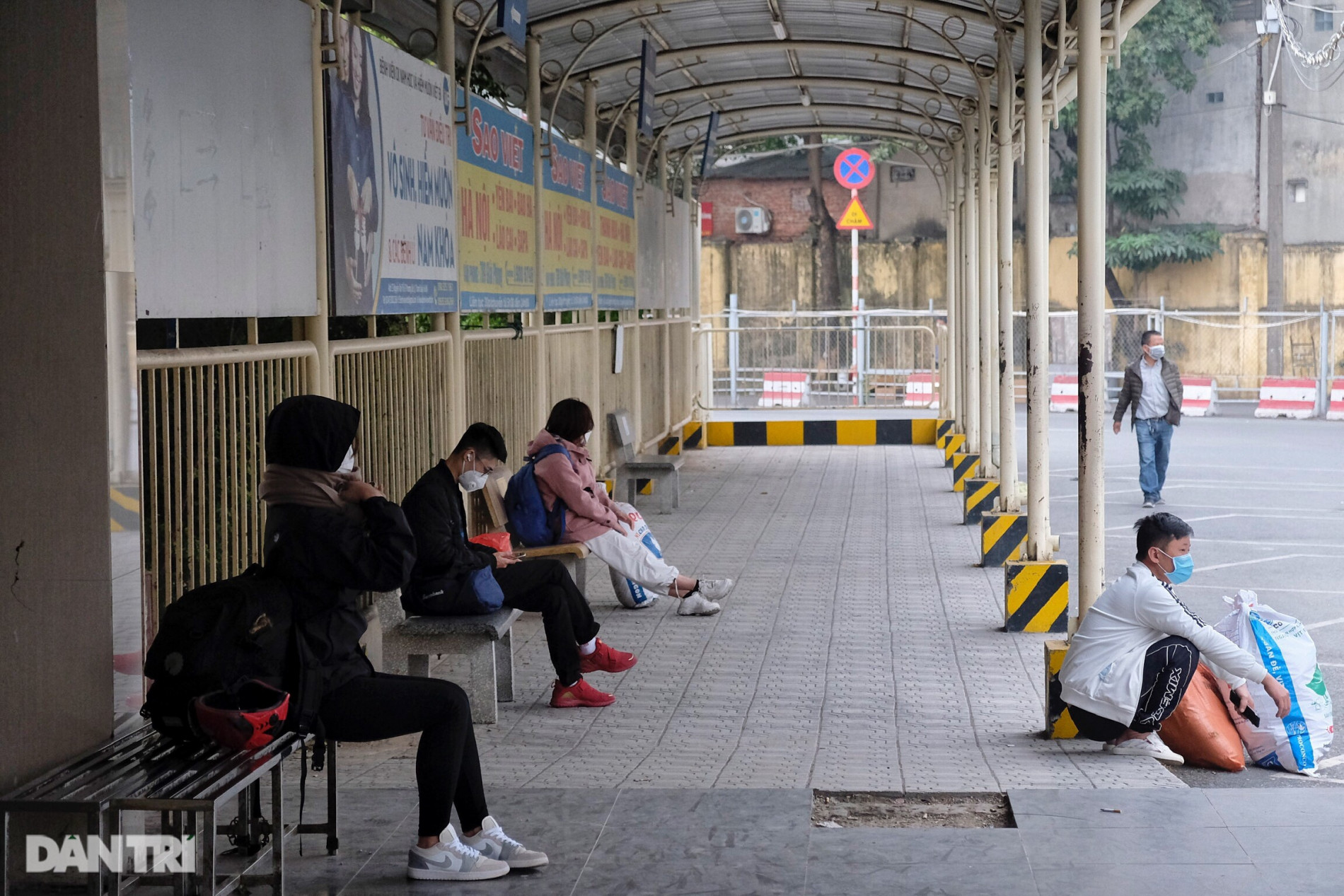Đường vành đai 3 ùn tắc khi người dân đổ về Hà Nội trong ngày cuối nghỉ Tết - 15