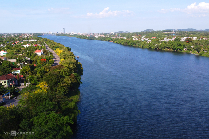 Sông Hương chảy qua TP Huế có vị trí quan trọng đối với Thừa Thiên Huế. Ảnh: Võ Thạnh