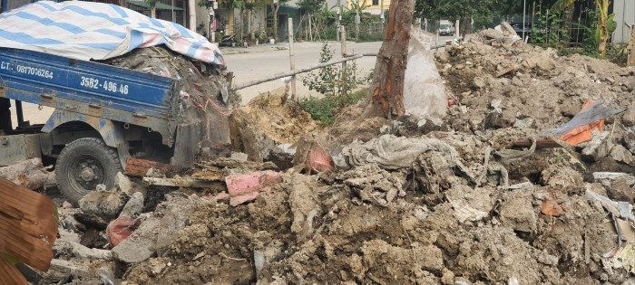 Ninh Bình: Dân bức xúc vì bãi tập kết phế thải xây dựng giữa lòng thành phố