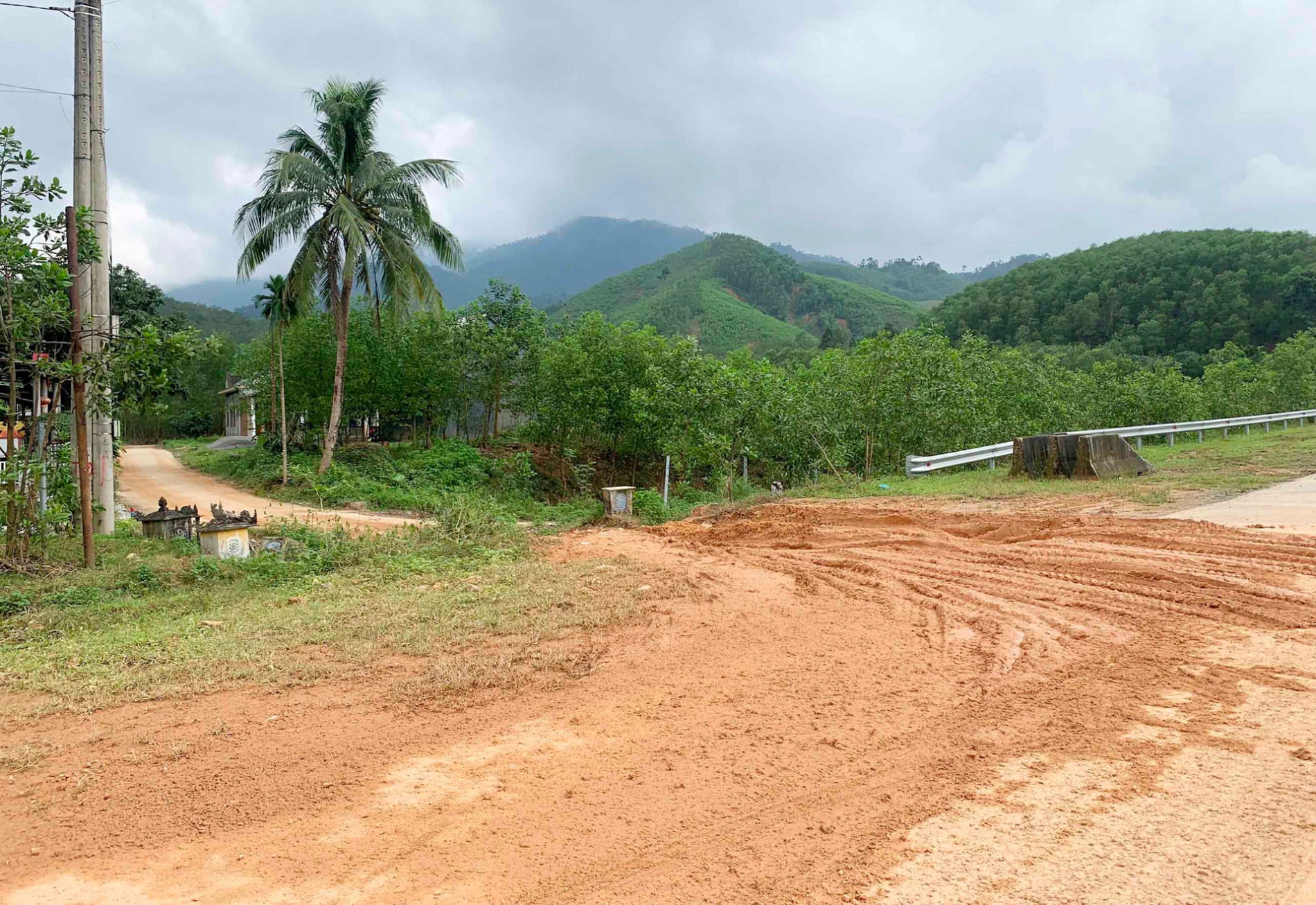 Thừa Thiên - Huế: Tái diễn “nạn” tháo dỡ hàng rào bảo vệ cao tốc