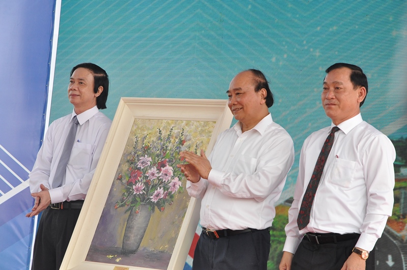 Chủ tịch nước phát lệnh thông xe tuyến chính cao tốc Trung Lương-Mỹ Thuận -0