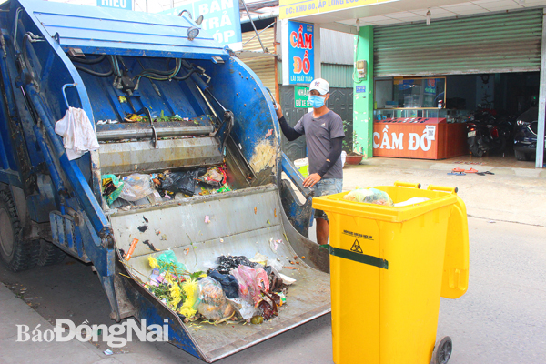 Xe thu gom chất thải rắn sinh hoạt tại TP.Biên Hòa