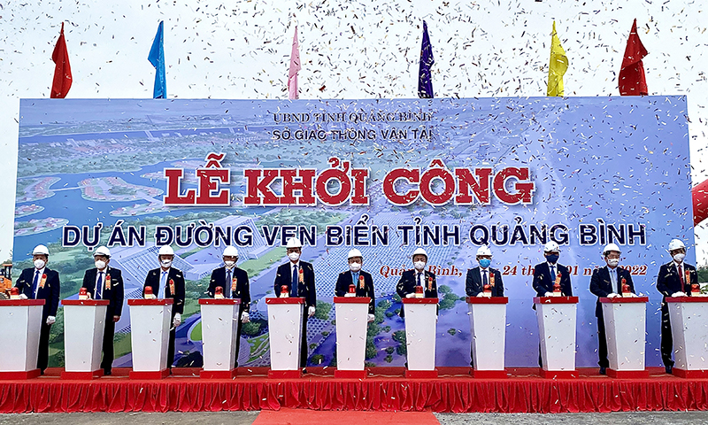 Khởi công tuyến đường ven biển Quảng Bình 2.200 tỷ đồng - Ảnh 1.