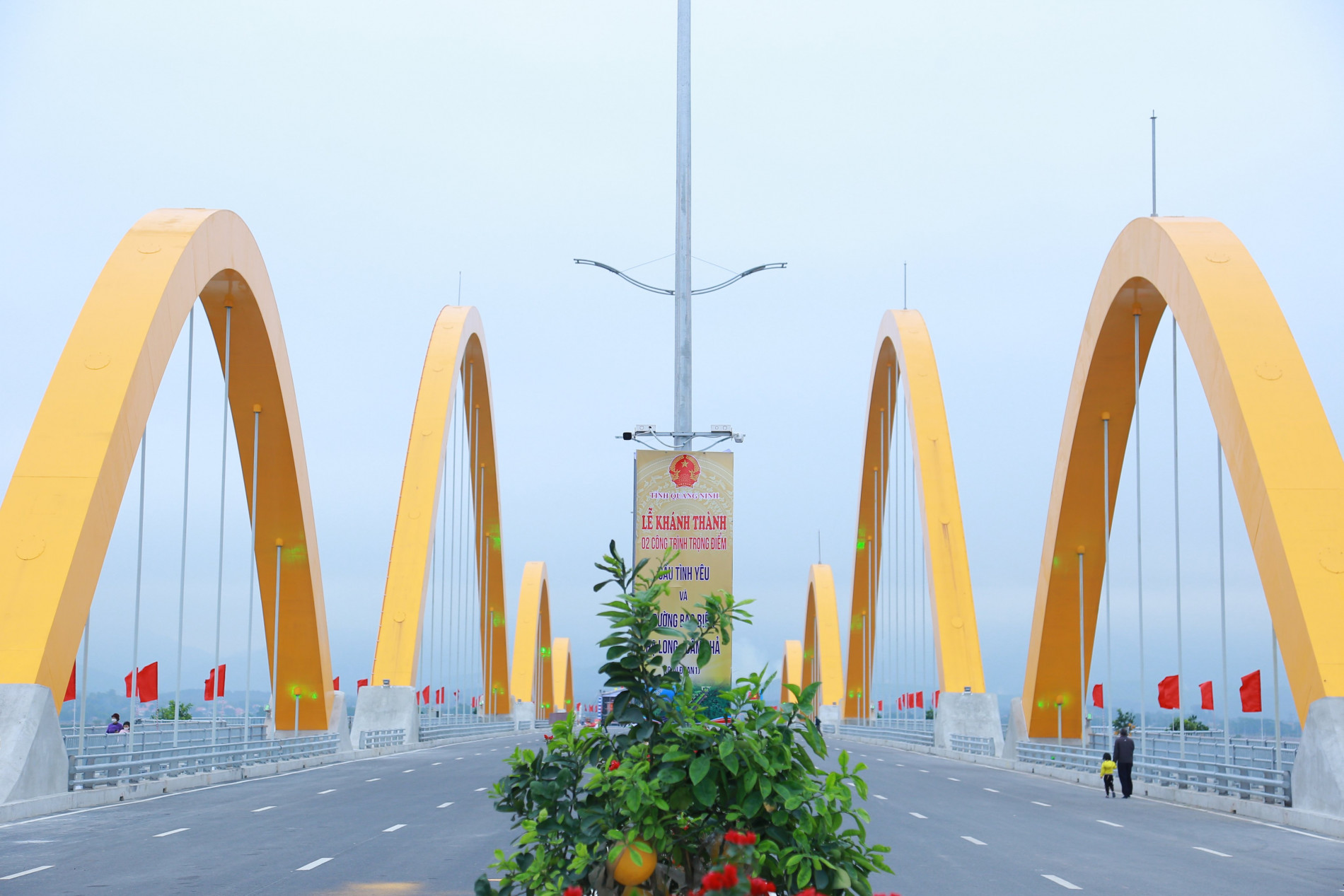 Tích cực chỉnh trang đô thị đón tết nguyên đán Nhâm Dần 2022 - Tin nổi bật - Cổng thông tin điện tử Thành Phố Hạ Long