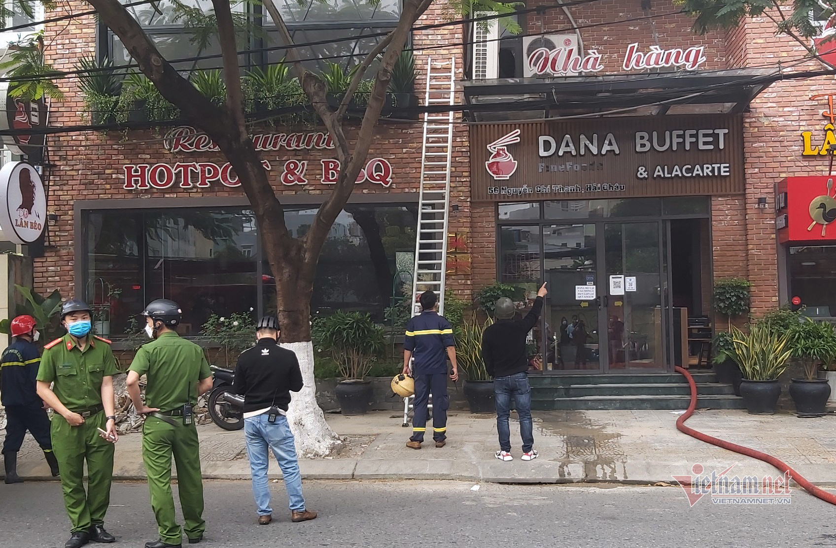 Nhà hàng ở trung tâm Đà Nẵng bốc cháy ngùn ngụt ngày mùng 3 Tết