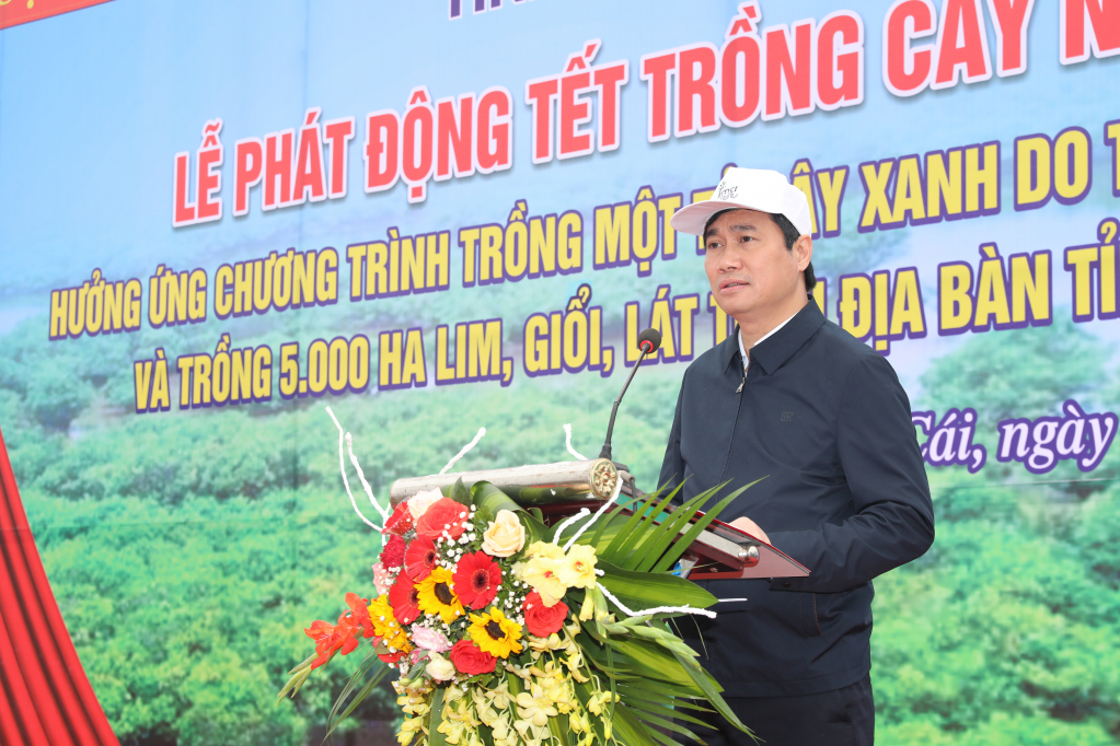 Chủ tịch UBND tỉnh Nguyễn Tường Văn tham gia Tết trồng cây tại TP Móng Cái