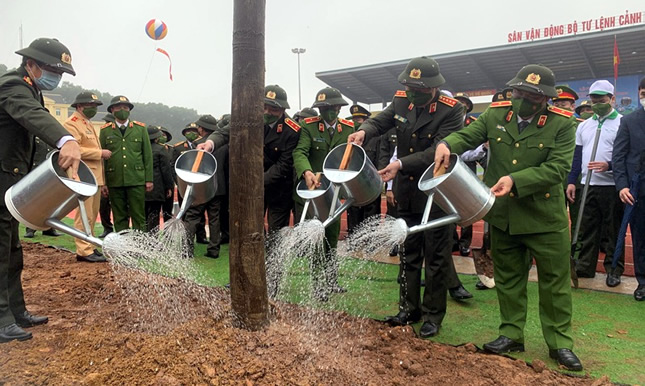 Bộ trưởng Tô Lâm phát động bảo vệ môi trường, hưởng ứng Tết trồng cây đời đời nhớ ơn Bác Hồ - Báo Công an TP Đà Nẵng: CADN Online- Kết nối niềm tin