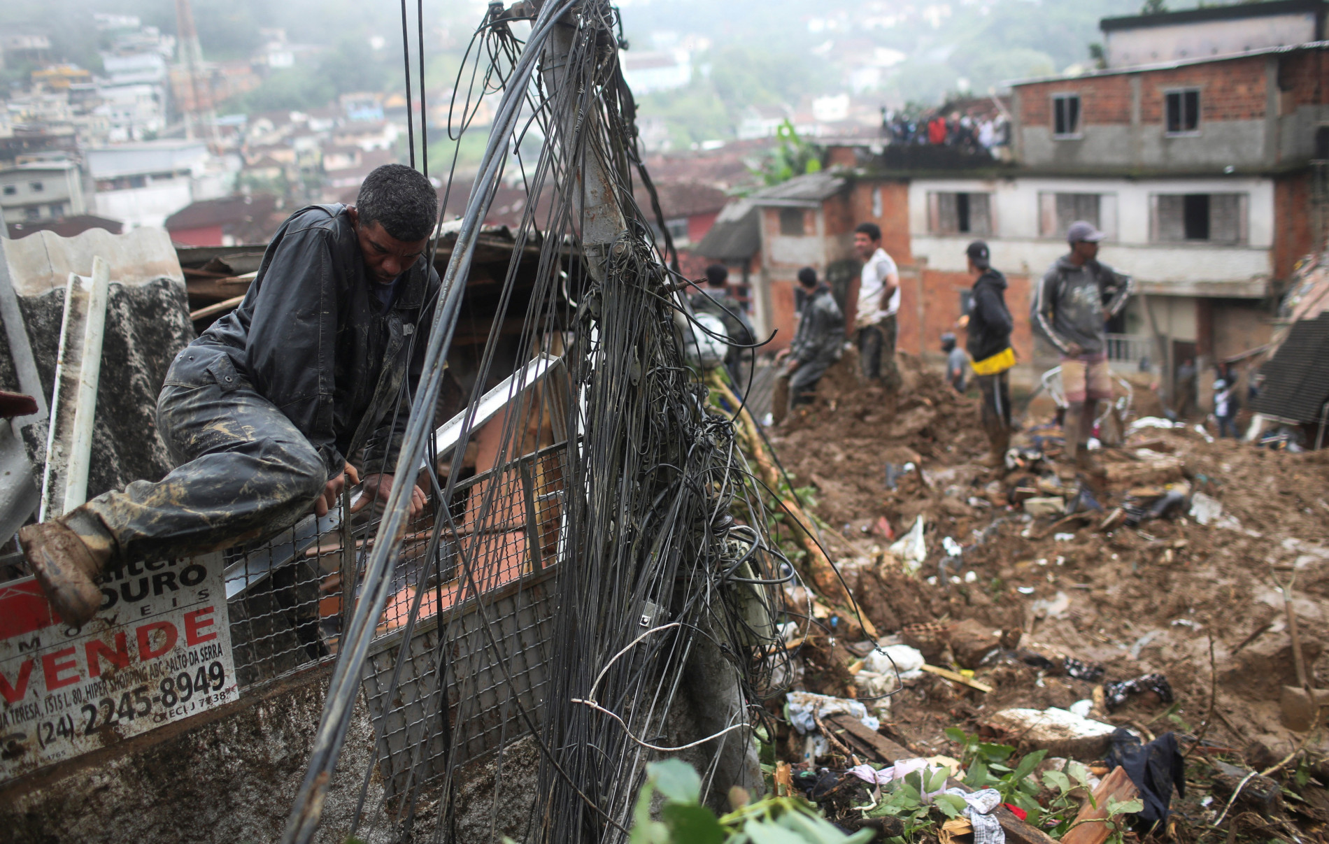 Lở đất kinh hoàng ở Brazil làm 94 người chết - 10