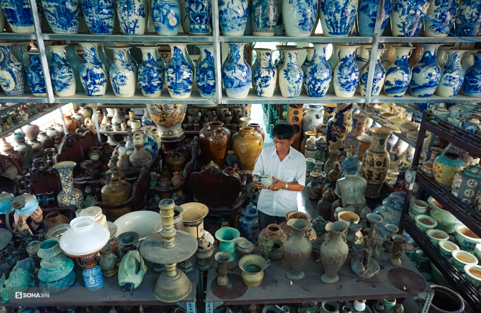 ‘Hoa mắt’ với bộ sưu tập gốm sứ lớn nhất Đông Dương, có món lên tới cả triệu USD - Ảnh 1.