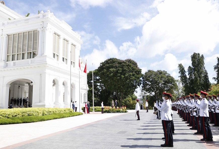 Lễ đón Chủ tịch nước Nguyễn Xuân Phúc thăm cấp Nhà nước tới Singapore | ASEAN | Vietnam+ (VietnamPlus)