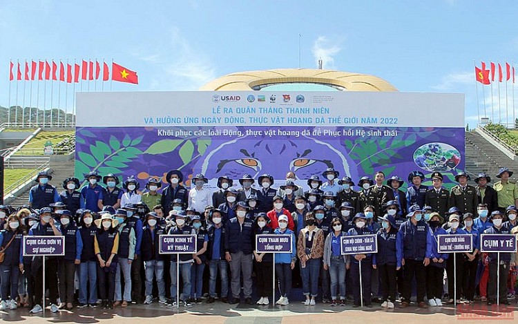 Cơ quan, ban ngành và đoàn thanh niên khối các cơ quan tỉnh Lâm Đồng hưởng ứng “Ngày động, thực vật hoang dã thế giới năm 2022”. (Ảnh: VĂN BẢO) 