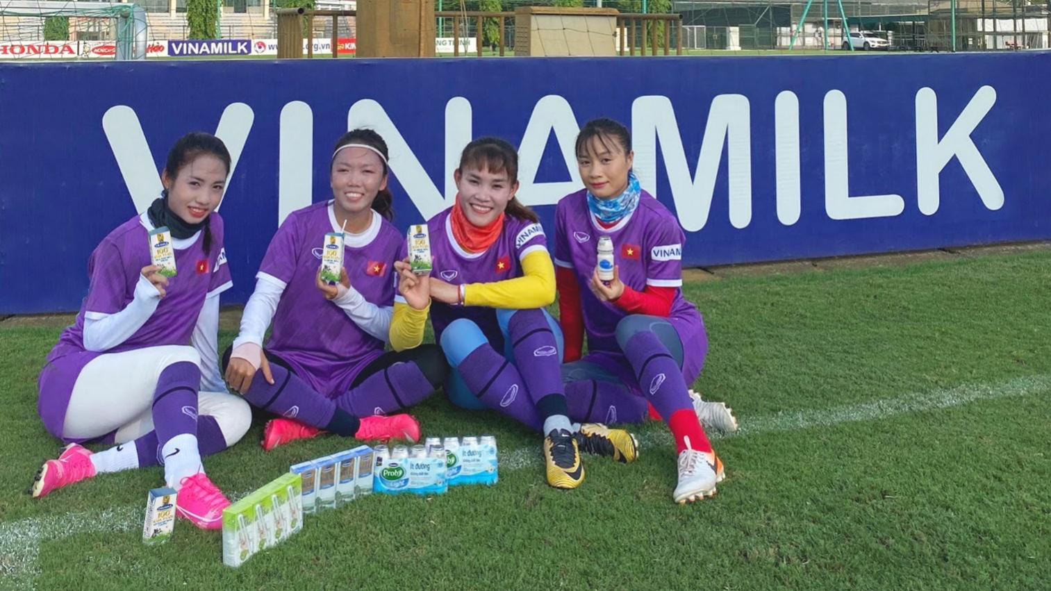 Vinamilk trao thưởng 500 triệu tiền mặt và 2 năm sử dụng sản phẩm để chúc mừng thành tích đội tuyển bóng đá nữ quốc gia - Ảnh 4.