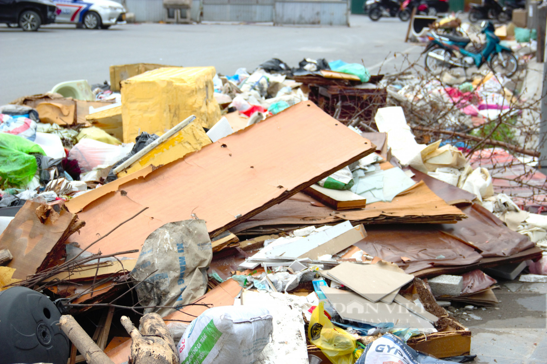 Ai chịu trách nhiệm về bãi rác tự phát tại phường Láng Thượng (Hà Nội)? - Ảnh 3.
