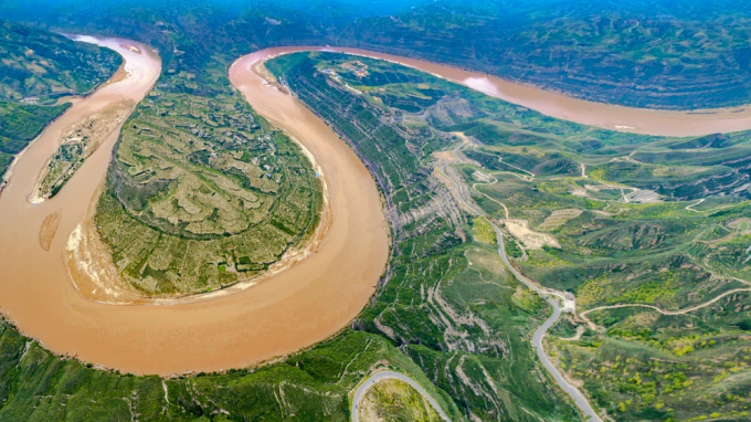 Hoàng Hà là con sông dài thứ hai Trung Quốc, được đặt tên theo màu nước vàng giàu phù sa của nó.