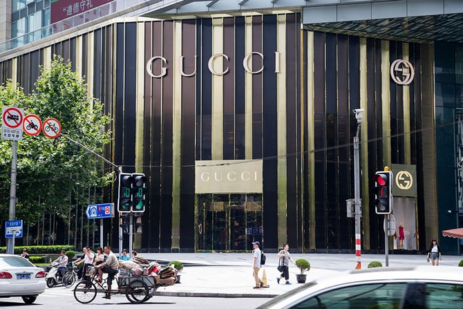 Gucci Cafe lần đầu tiên mở cửa vào năm 2015 tại Thượng Hả. '1921' là cột mốc cho năm thành lập của Gucci.