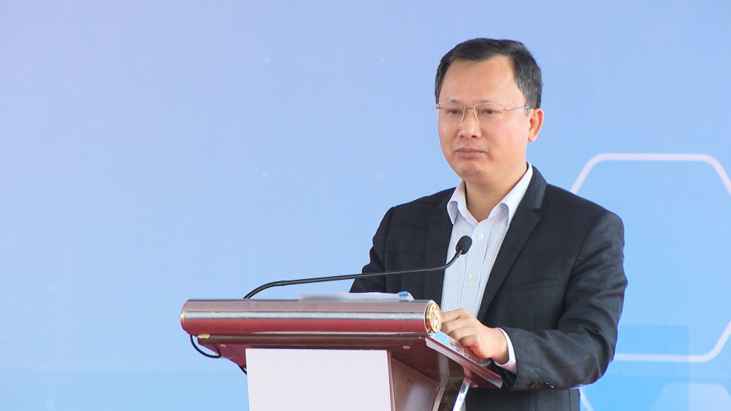 Đồng chí Cao Tường Huy, Phó Chủ tịch Thường trực UBND tỉnh, phát biểu tại buổi lễ.